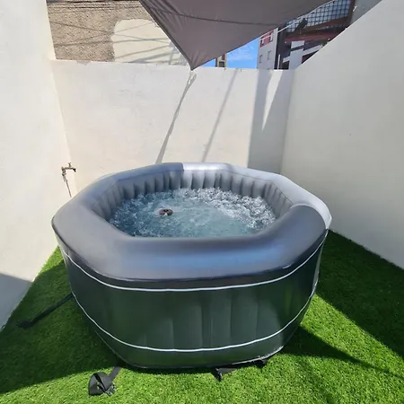 Avec Exterieur Prive Et Jacuzzi *