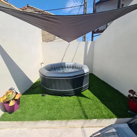 Avec Exterieur Prive Et Jacuzzi